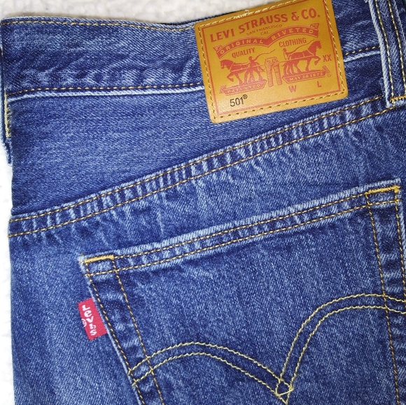 *SOLD* Levis 501 Mid-Rise Denim Cut Off Shorts - US 29 - Picture 2 of 6